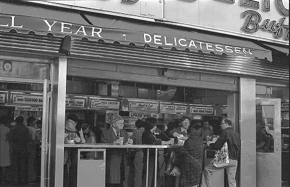 Folks enjoy lunch at Nathan's, March 1978