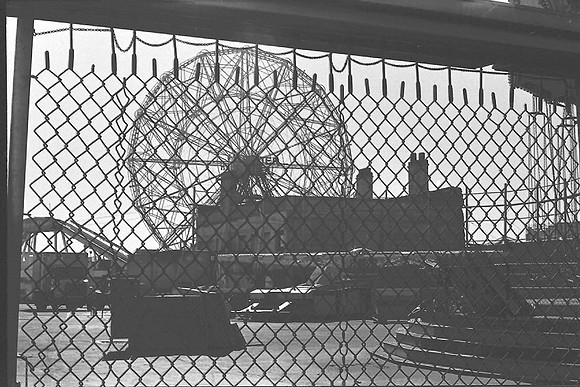 Wonder Wheel through Astroland fence, November 1978