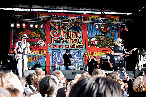 The Raveonettes @ Coney Island Siren Music Festival 2009